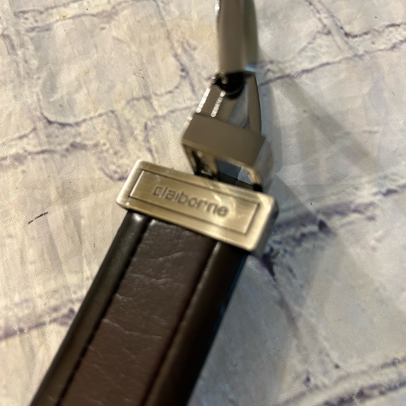 CLAIBORNE REVERSIBLE BLACK/BROWN COATED LEATHER SILVER TONE BUCKLE MENS BELT 44 - Picture 9 of 9